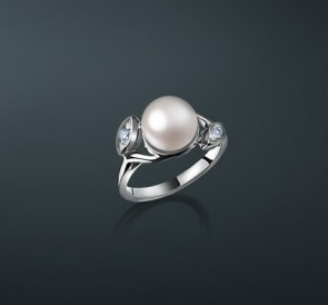 Серебряное кольцо с жемчугом фианиты к-740-б95: белый пресноводный жемчуг, серебро 925°
