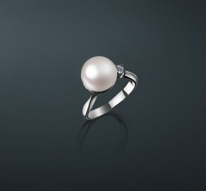 Серебряное кольцо с жемчугом фианиты к-755-б95: белый пресноводный жемчуг, серебро 925°