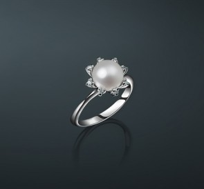 Серебряное кольцо с жемчугом фианиты к-5048-бк85: белый пресноводный жемчуг, серебро 925°
