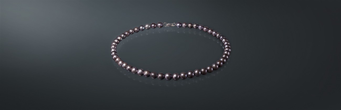 Ожерелье из чёрного пресноводного жемчуга, с замком из серебра 925˚. ч095с40с