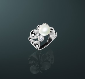 Кольцо с жемчугом фианиты к-9012540: белый пресноводный жемчуг, серебро 925°